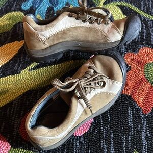Size 8 Keen shoes